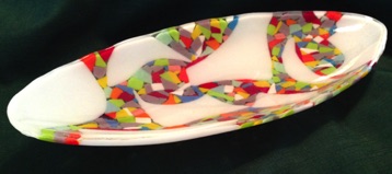 OVAL WHITE DISH WITH MULTI. COLOR STREAKS